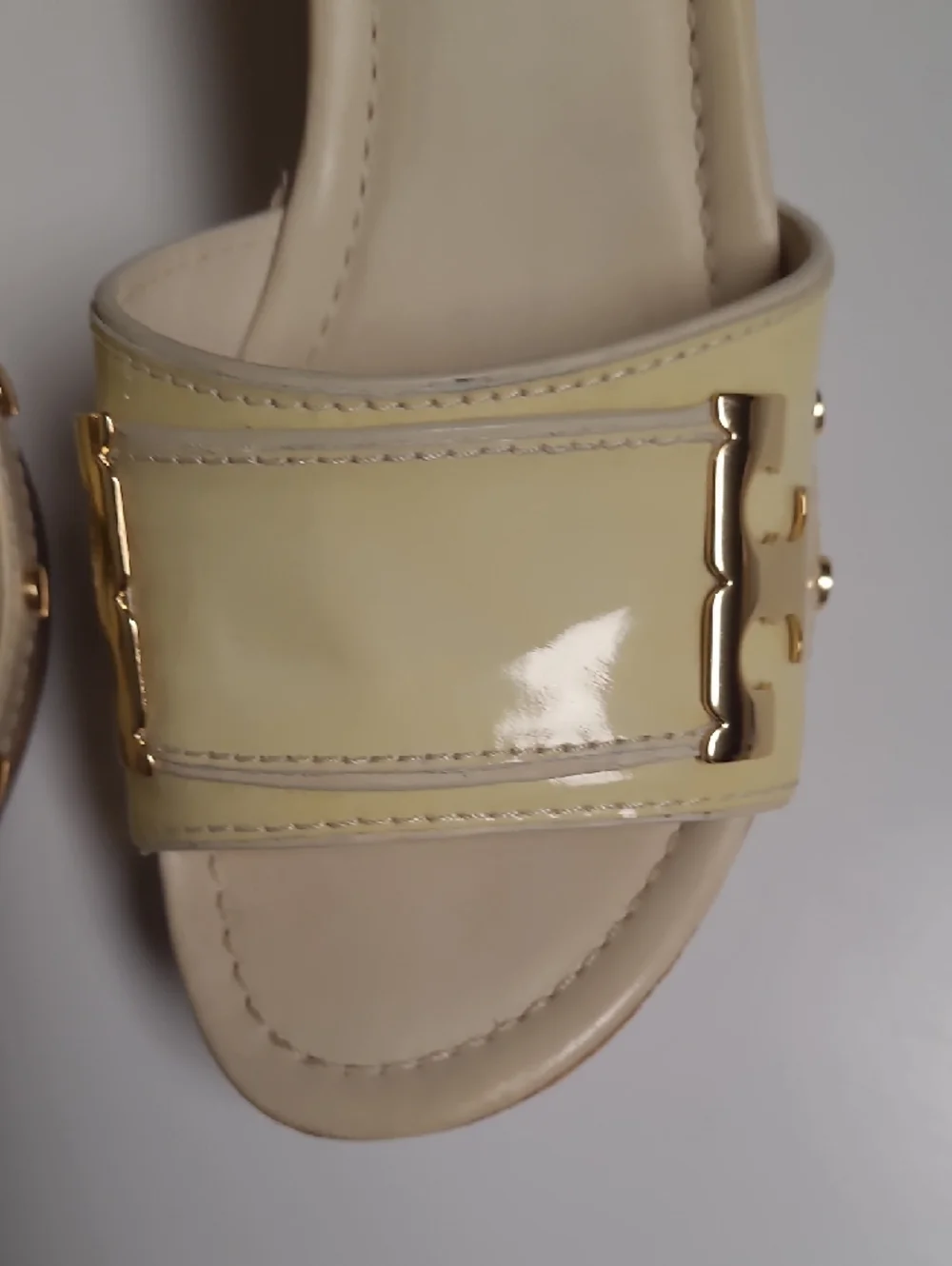 Tory Burch Pale Yellow Patent Slide Mules with Gold Hardware - Size 6.5